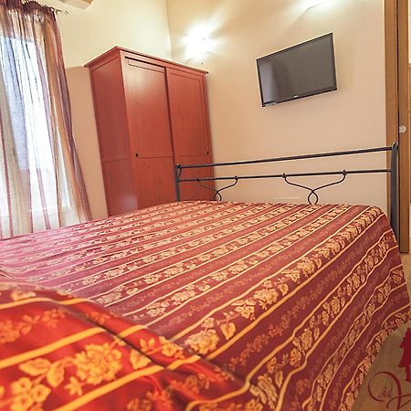 Il Ristoro Del Viandante Hotell Offagna Rum bild