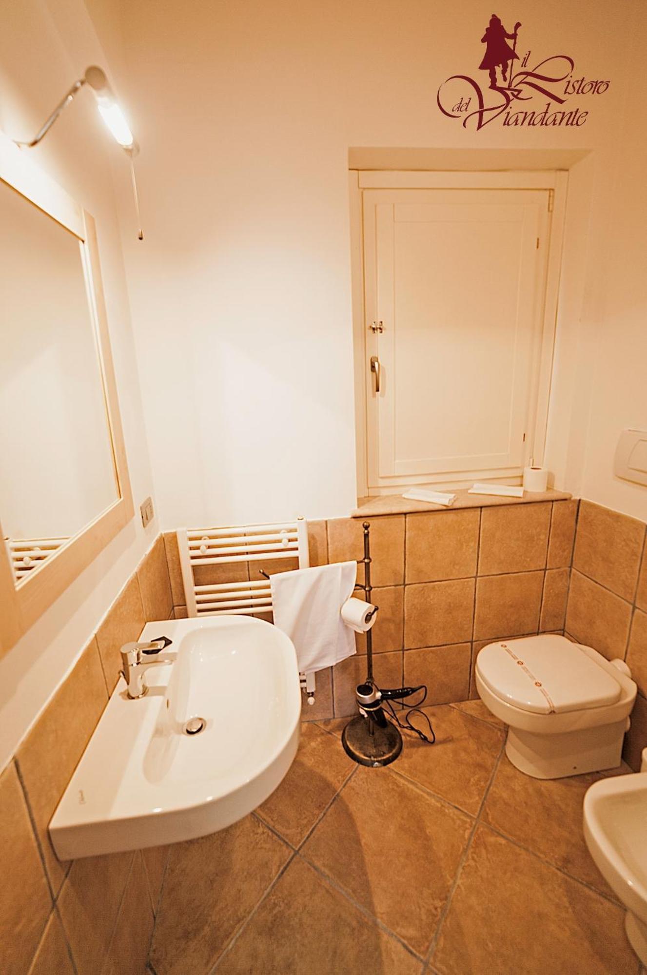 Il Ristoro Del Viandante Hotell Offagna Rum bild