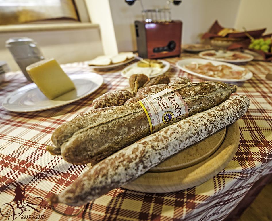 Il Ristoro Del Viandante Hotell Offagna Exteriör bild