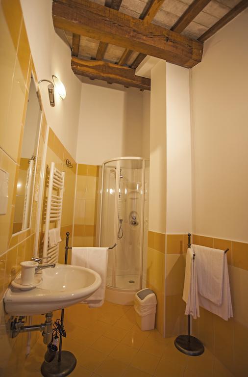 Il Ristoro Del Viandante Hotell Offagna Rum bild