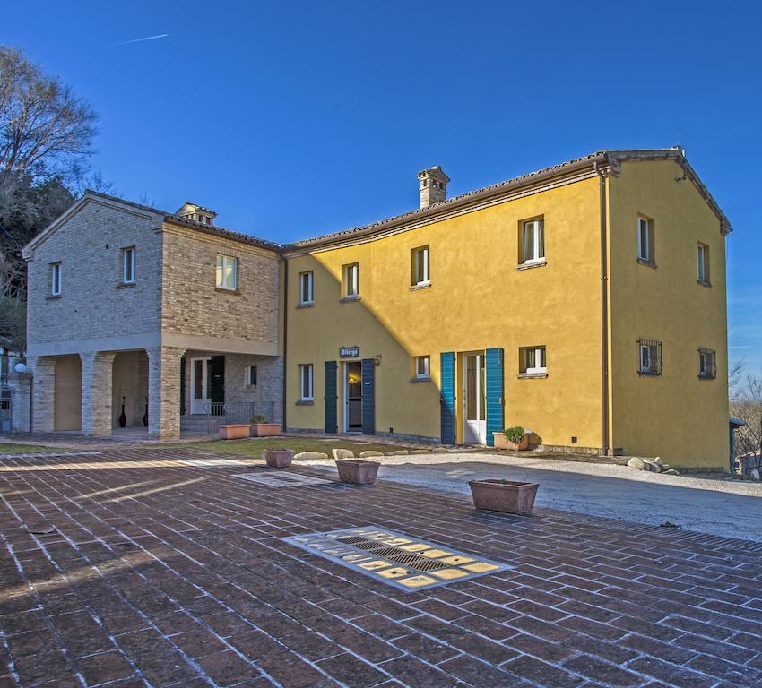 Il Ristoro Del Viandante Hotell Offagna Exteriör bild