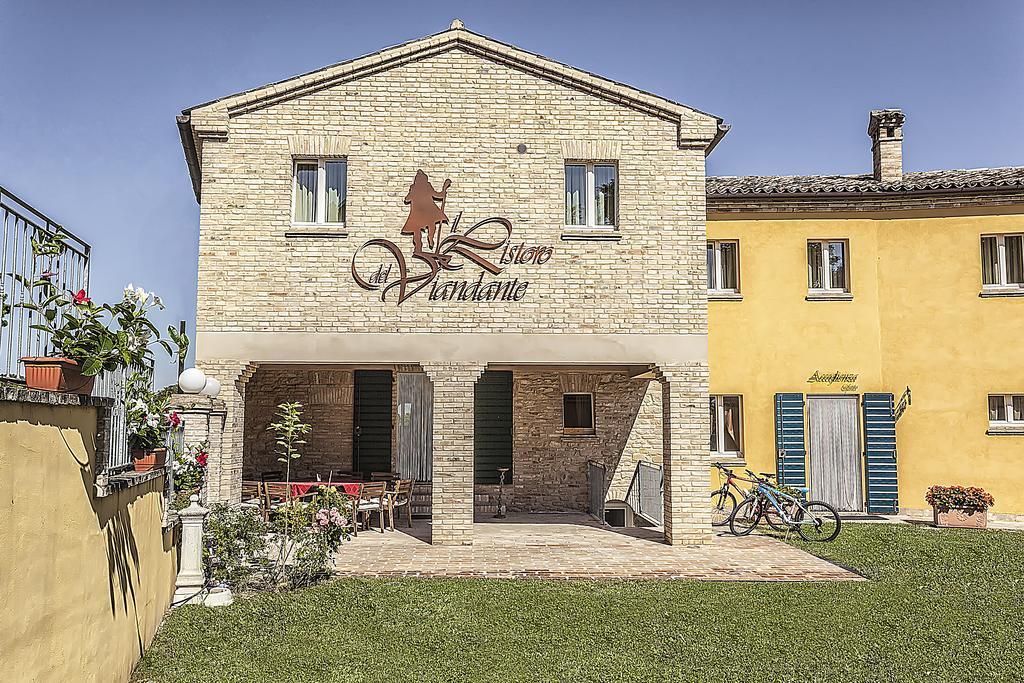 Il Ristoro Del Viandante Hotell Offagna Exteriör bild