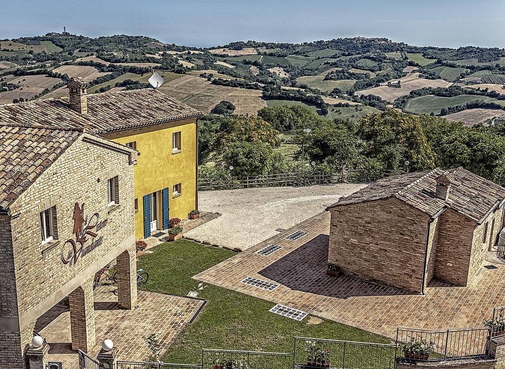Il Ristoro Del Viandante Hotell Offagna Exteriör bild