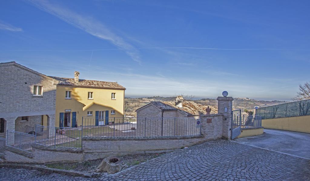 Il Ristoro Del Viandante Hotell Offagna Exteriör bild