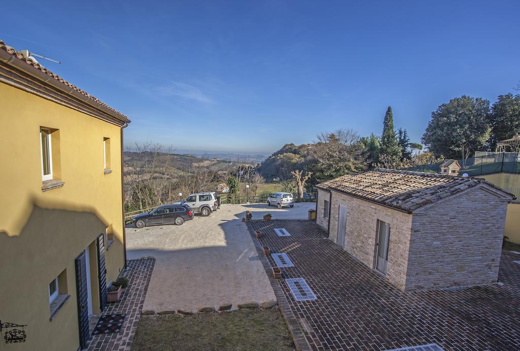 Il Ristoro Del Viandante Hotell Offagna Exteriör bild