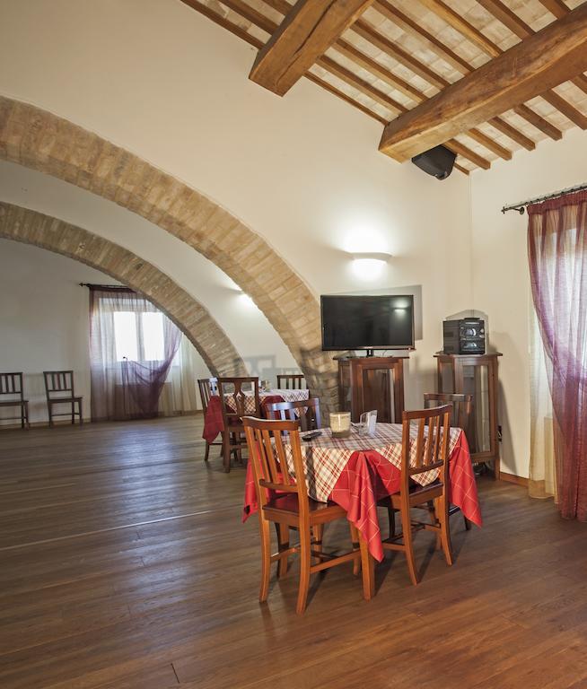 Il Ristoro Del Viandante Hotell Offagna Exteriör bild