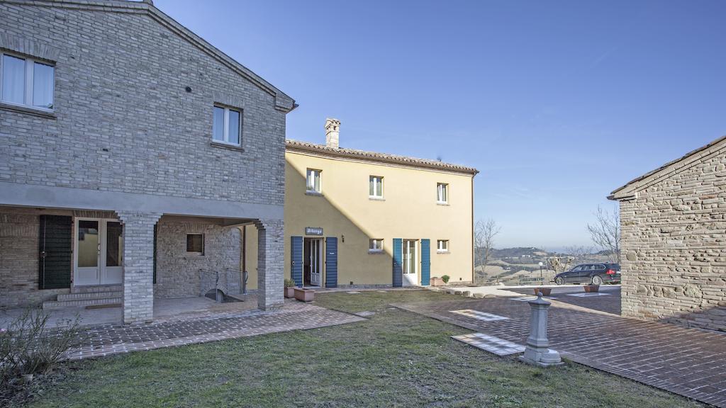Il Ristoro Del Viandante Hotell Offagna Exteriör bild