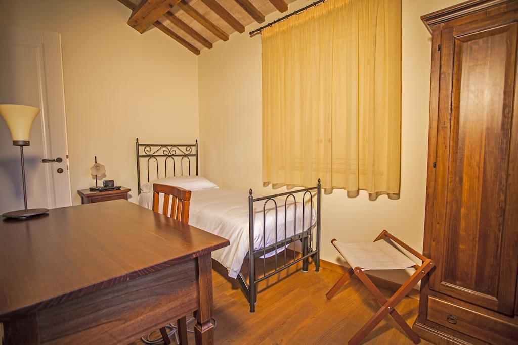 Il Ristoro Del Viandante Hotell Offagna Rum bild